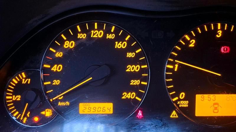 Gebraucht Toyota Avensis 177 PS (130 kW) 2012 Grau Kombi