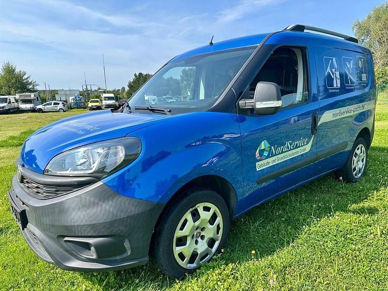 Blau Gebraucht 2018 Fiat Doblò Basis Van / Kleinbus | 6.500 € (Superpreis) - Bild 1/4