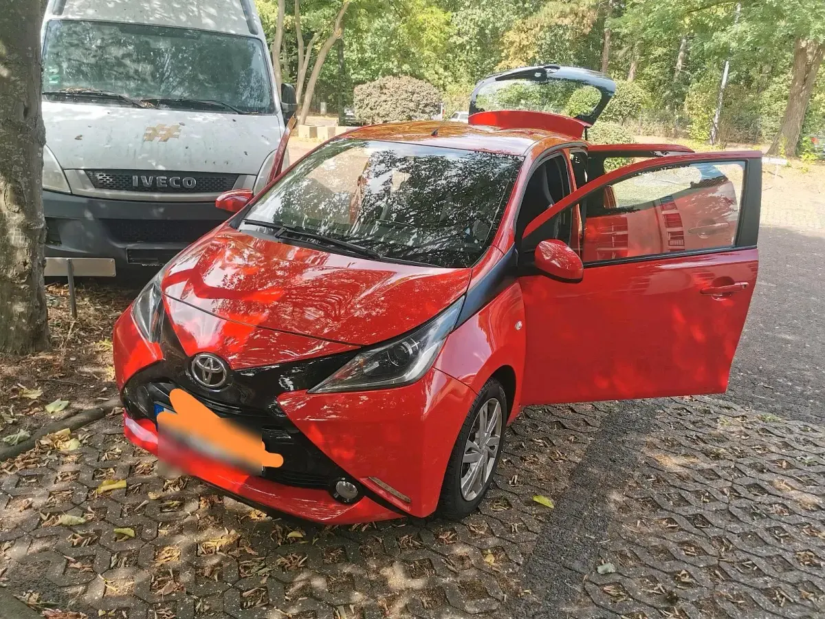 Gebraucht Toyota Aygo X-play 69 PS (50 kW) 2017 Rot Kleinwagen
