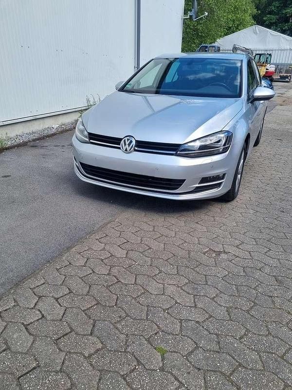 Silber Gebraucht 2015 VW Golf VII LOUNGE Limousine | 11.900 € (Guter Preis) - Bild 1/4
