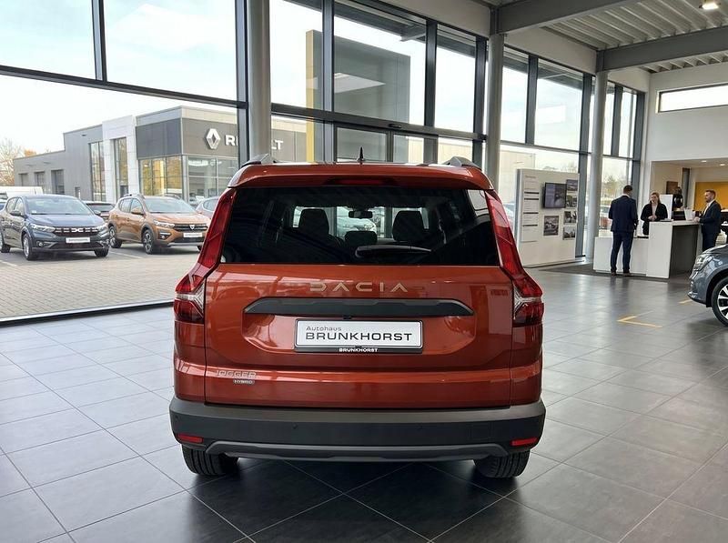Neu Dacia Jogger Extreme 141 PS (103 kW) 2025 Braun Van / Kleinbus