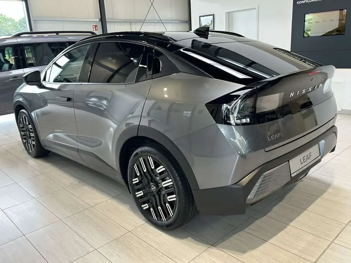 Neu Nissan Leaf 360º 160 kW (218 PS) 2026 Dark grey metallic/dach black SUV