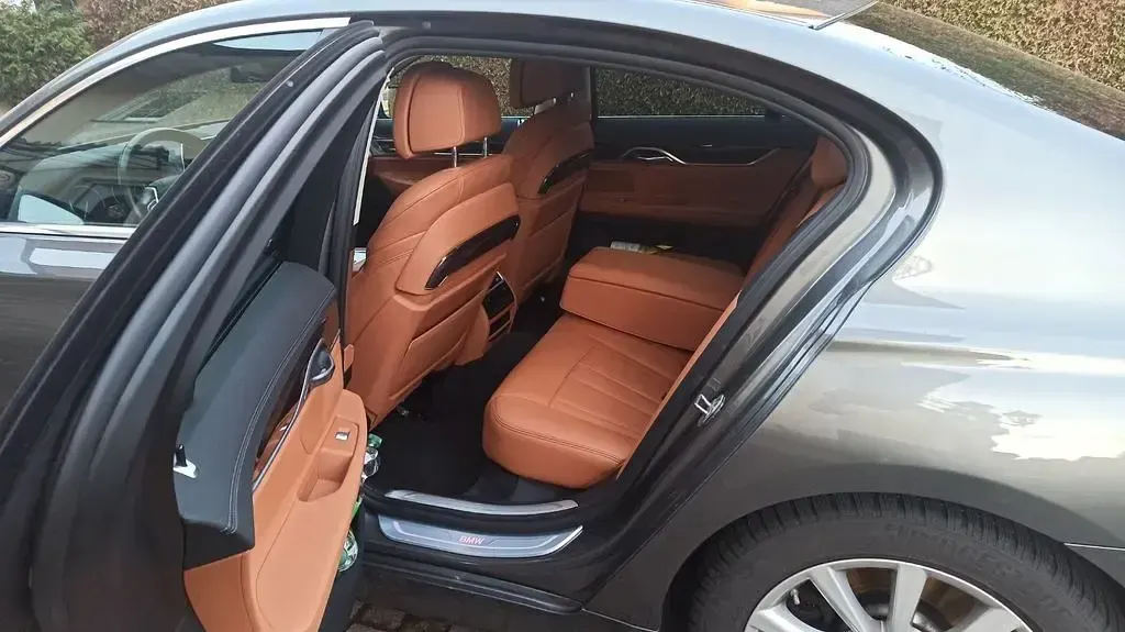 Gebraucht BMW 740 320 PS (235 kW) 2018 Grau Limousine