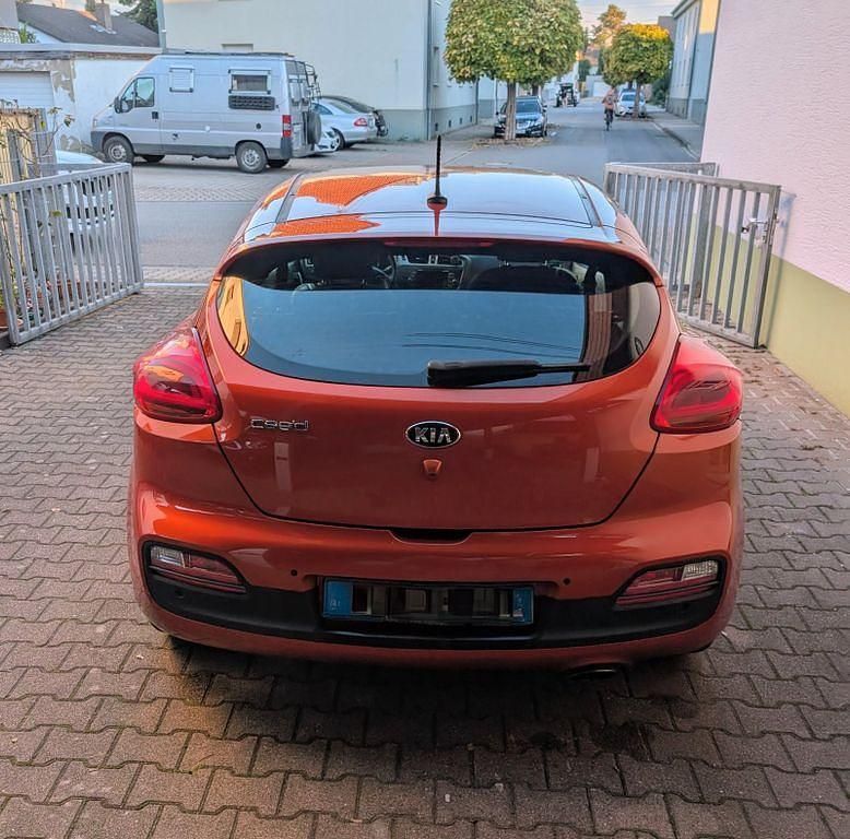 Gebraucht Kia ProCeed Vision 135 PS (99 kW) 2014 Orange Kleinwagen