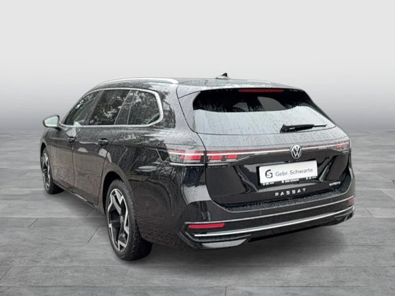Gebraucht VW Passat Elegance 150 PS (110 kW) 2024 Schwarz Kombi