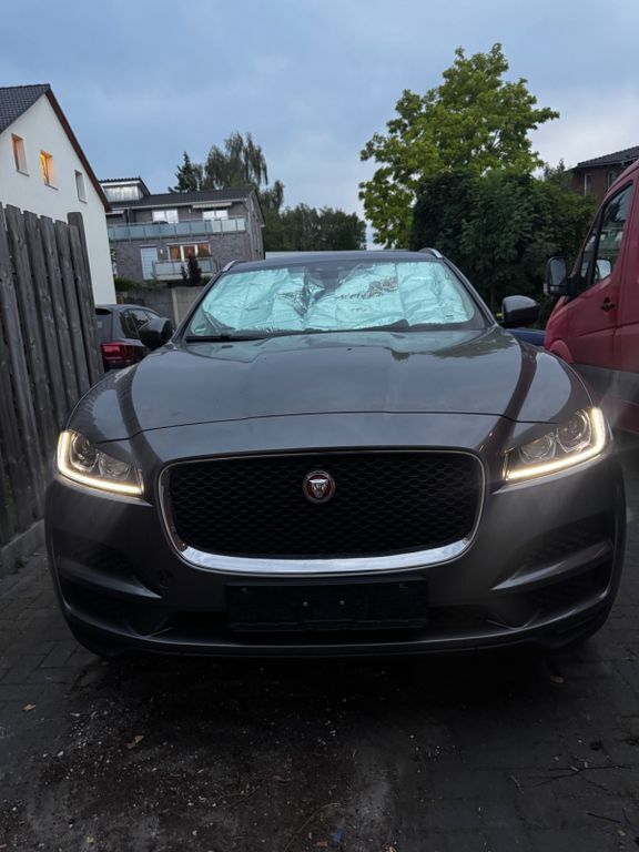 Grau Gebraucht 2016 Jaguar F-Pace Pure SUV | 10.399 € (Guter Preis) - Bild 1/4