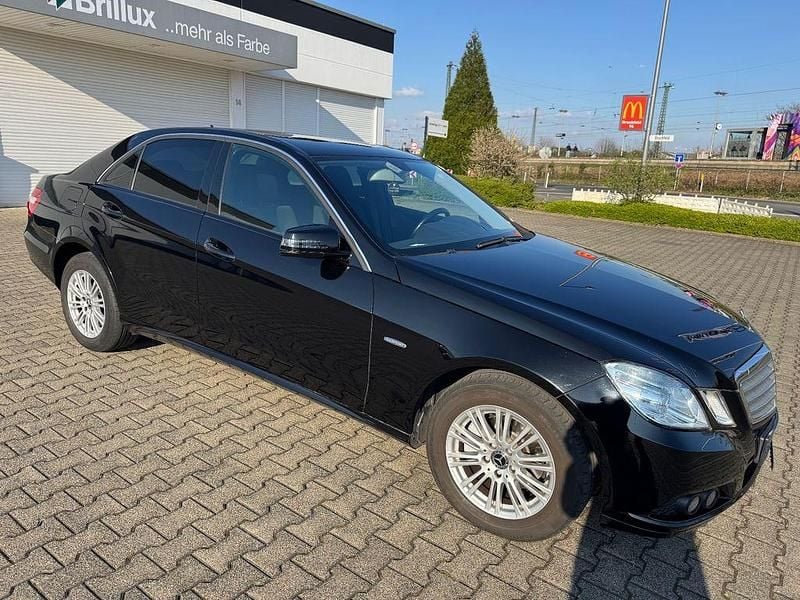 Gebraucht Mercedes E220 170 PS (125 kW) 2010 Schwarz Limousine