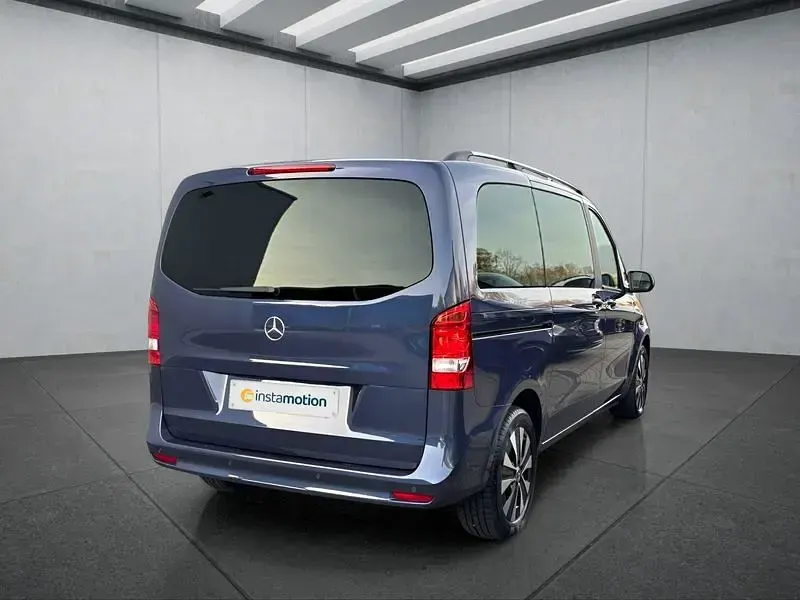 Gebraucht Mercedes V220 163 PS (119 kW) 2024 Blau Van / Kleinbus