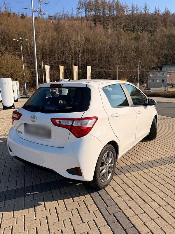 Gebraucht Toyota Yaris 111 PS (81 kW) 2017 Weiß Kleinwagen