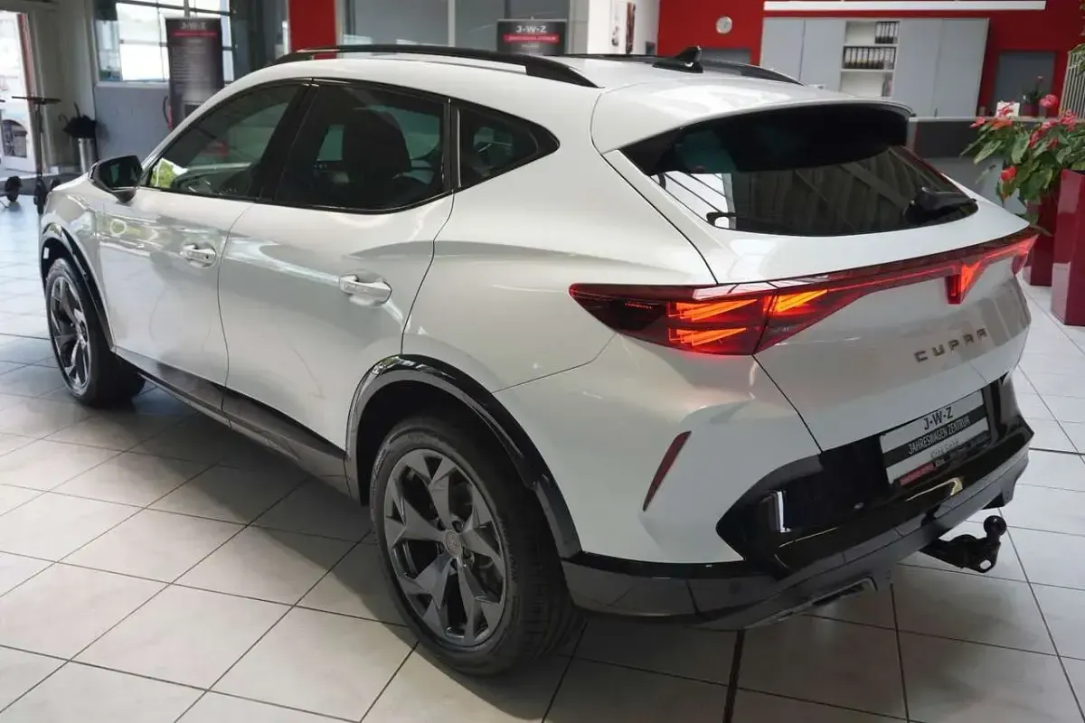 Neu Cupra Formentor 204 PS (150 kW) 2026 Glacialweißmetallic SUV