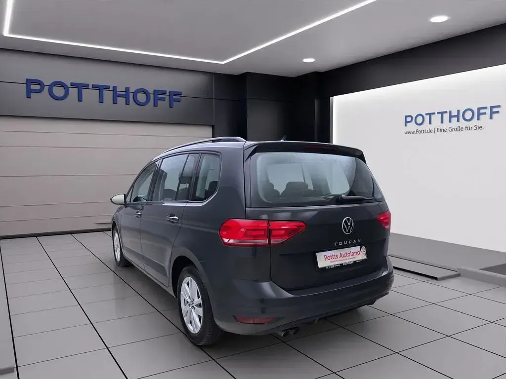 Gebraucht VW Touran Comfortline 150 PS (110 kW) 2022 Grau Van / Kleinbus