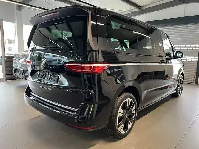 Gebraucht VW Multivan Style 150 PS (110 kW) 2024 Grau Van / Kleinbus