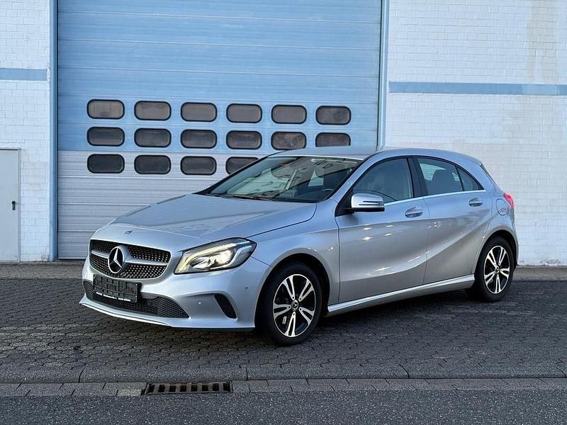 Gebraucht Mercedes A180 109 PS (80 kW) 2018 Silber Limousine