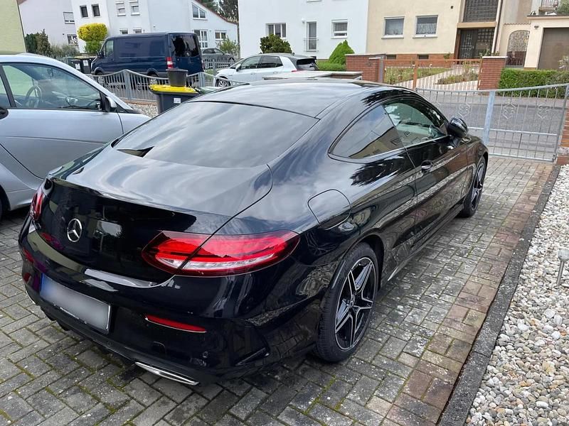 Schwarz Gebraucht 2018 Mercedes C200 AMG Coupé | 28.000 € - Bild 1/4