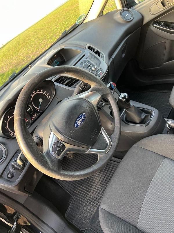 Gebraucht Ford Fiesta Ambiente 60 PS (44 kW) 2015 Schwarz Kleinwagen