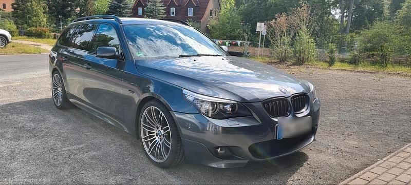 Grau Gebraucht 2009 BMW 520 M Sport Kombi | 7.600 € (Fairer Preis) - Bild 1/4