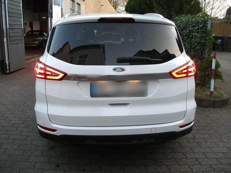 Gebraucht Ford S-MAX Titanium 160 PS (117 kW) 2017 Weiß Van / Kleinbus