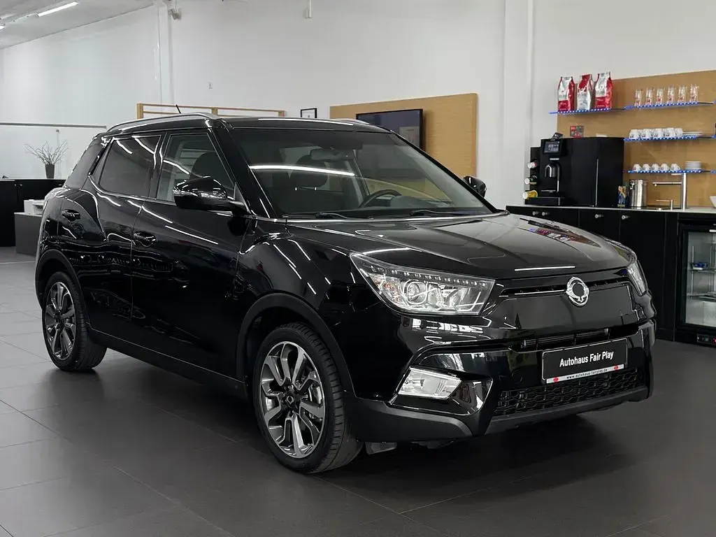 Gebraucht SsangYong Tivoli Quartz 116 PS (85 kW) 2016 Schwarz SUV