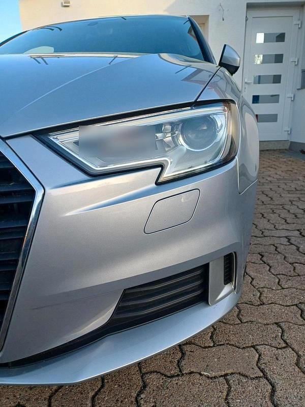 Gebraucht Audi A3 116 PS (85 kW) 2019 Silber Limousine