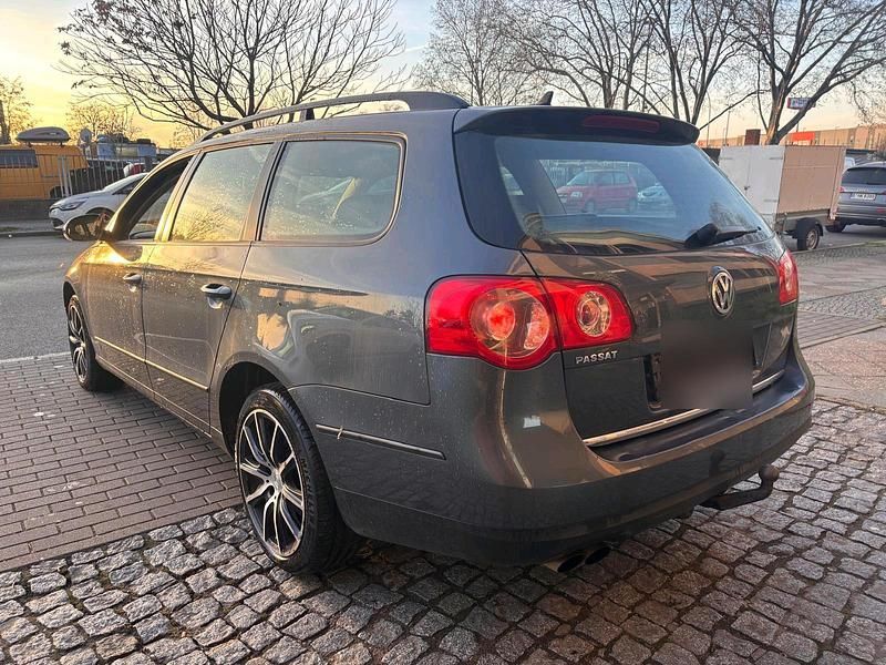 Gebraucht VW Passat 140 PS (102 kW) 2009 Grau Kombi
