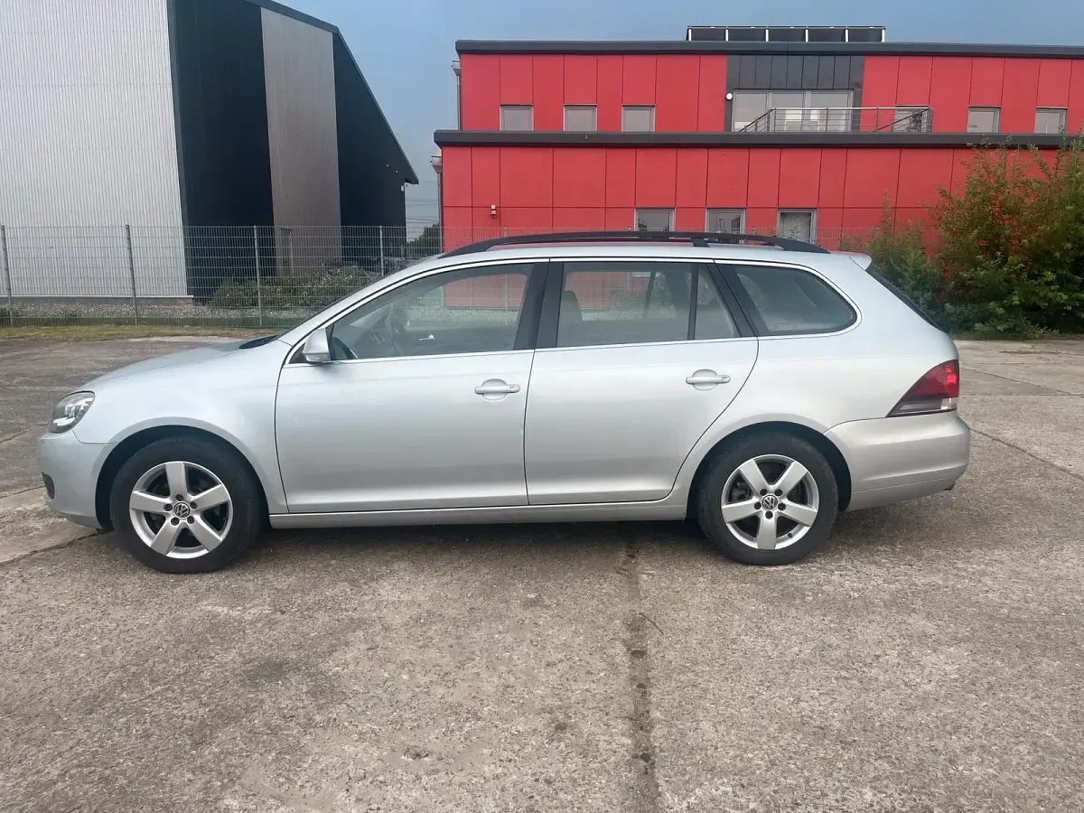 Gebraucht VW Golf VI 105 PS (77 kW) 2011 Silber Kleinwagen