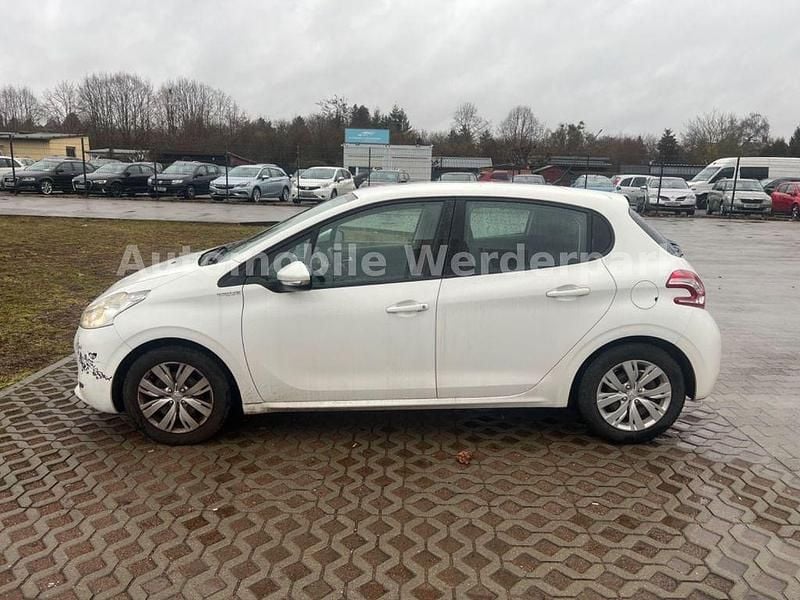 Gebraucht Peugeot 208 Active 68 PS (50 kW) 2013 Weiß Kleinwagen