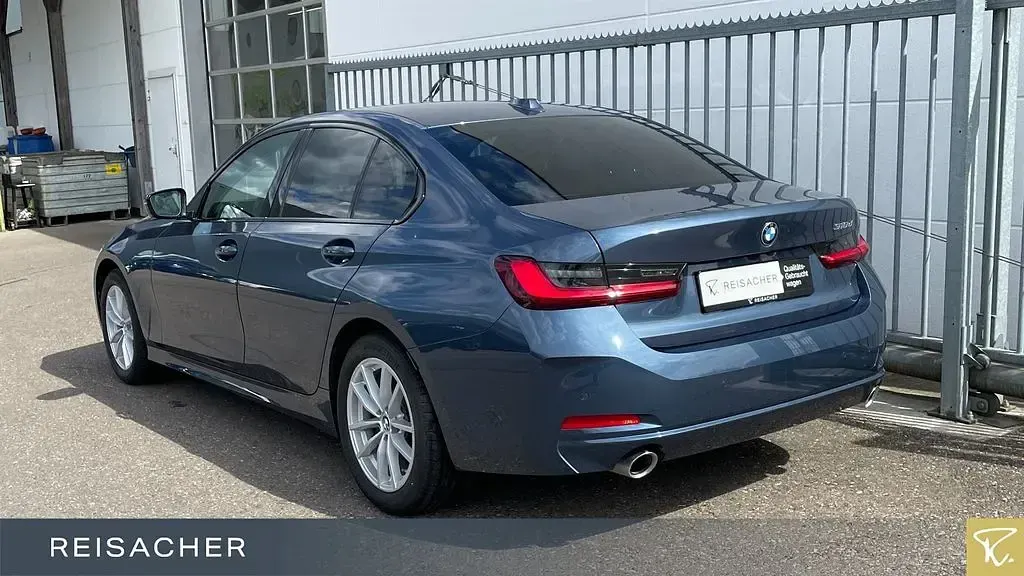 Gebraucht BMW 318 Comfort Edition 150 PS (110 kW) 2025 Arctic race blue metallic Limousine
