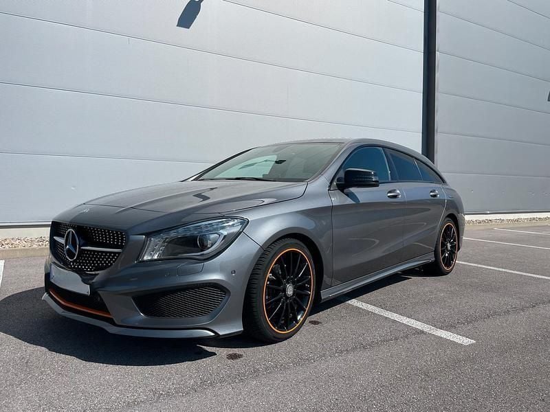 Grau Gebraucht 2015 Mercedes CLA200 Shooting Brake AMG Kombi | 16.900 € (Fairer Preis) - Bild 1/4