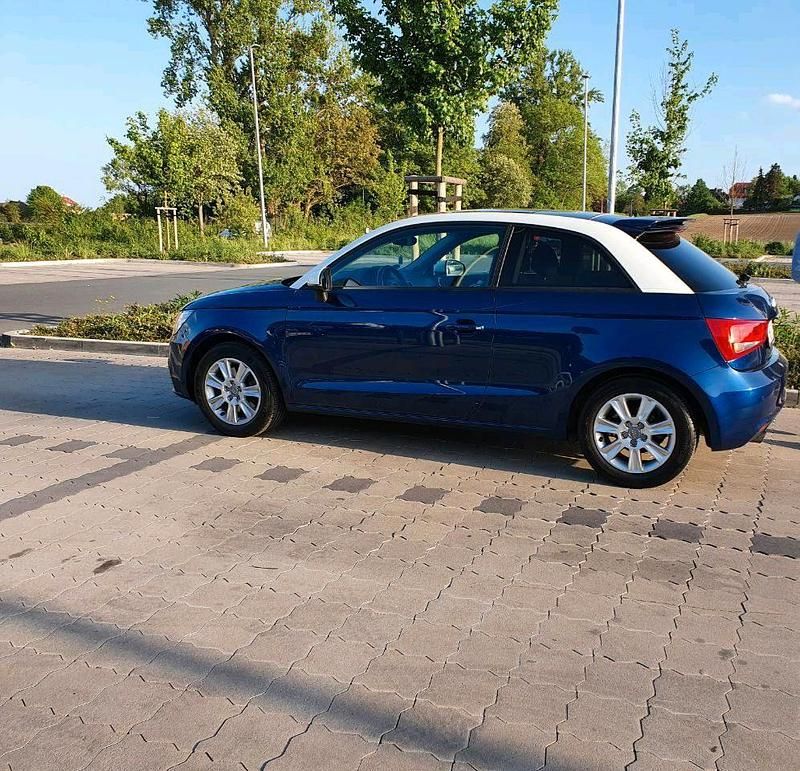 Blau Gebraucht 2012 Audi A1 Competition Limousine | 10.399 € (Fairer Preis) - Bild 1/4