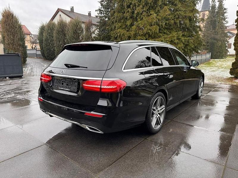 Gebraucht Mercedes E220 AMG 194 PS (142 kW) 2017 Schwarz Limousine