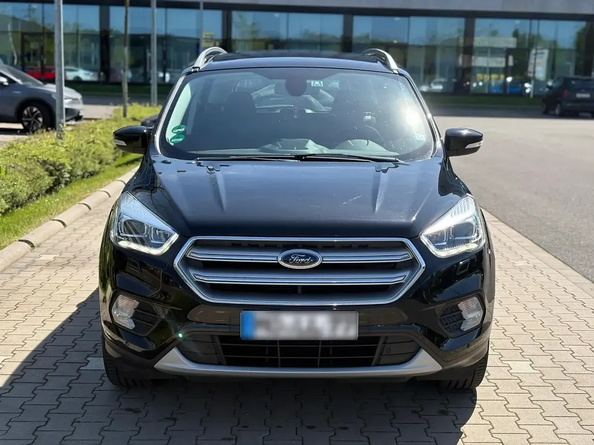 Second-hand Ford Kuga 120 CP (88 kW) 2018 Negru SUV