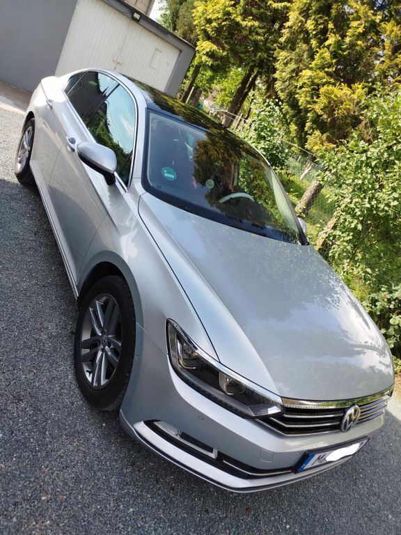 Grau Gebraucht 2015 VW Passat Highline Limousine | 10.700 € (Superpreis) - Bild 1/4