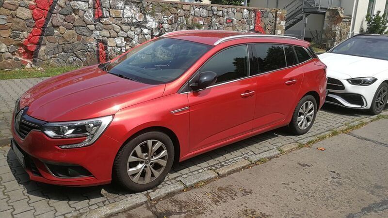 Rot Gebraucht 2019 Renault Mégane IV LIMITED Limousine | 15.555 € (Fairer Preis) - Bild 1/4