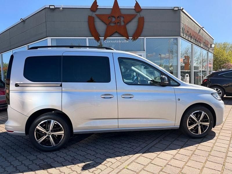 Second-hand VW Caddy Move 331 CP (243 kW) 2021 Argintiu Monovolum