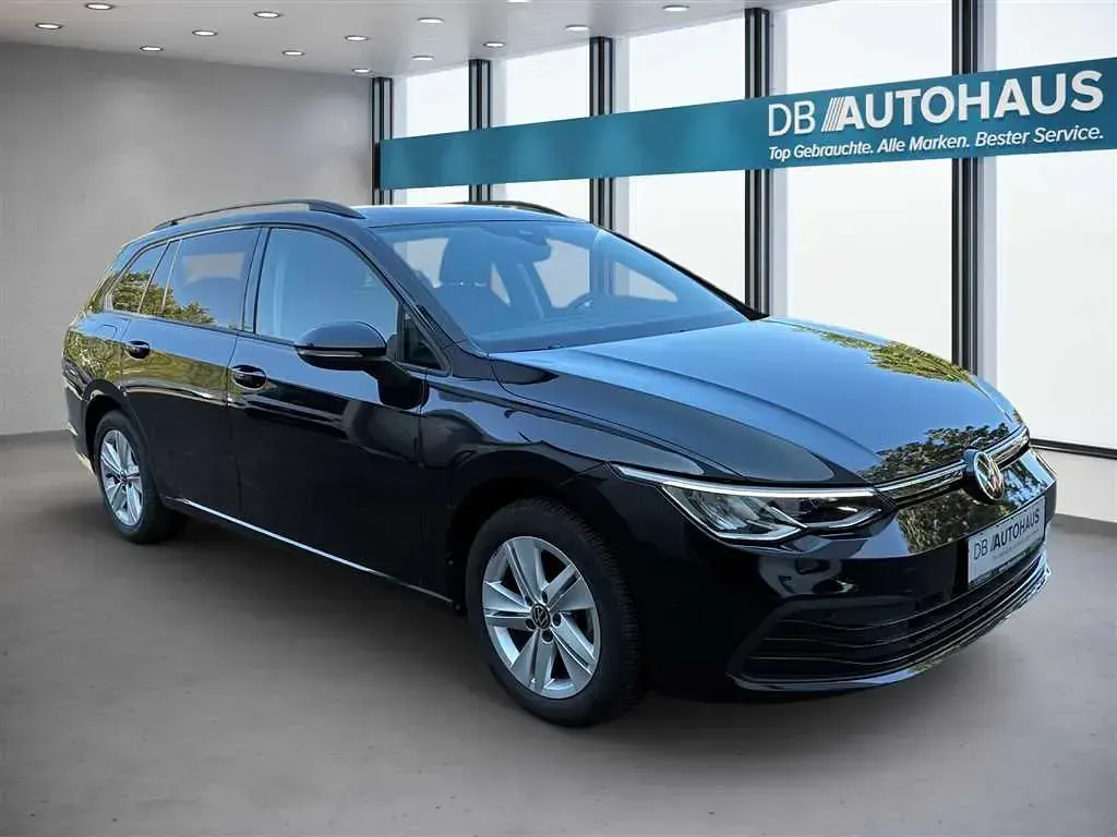 Gebraucht VW Golf VIII Life 110 PS (80 kW) 2024 Schwarz Kombi