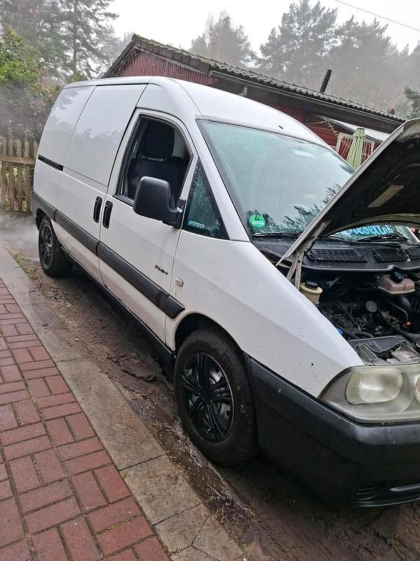 Weiß Gebraucht 2004 Citroën Jumpy Van / Kleinbus | 1.200 € - Bild 1/4