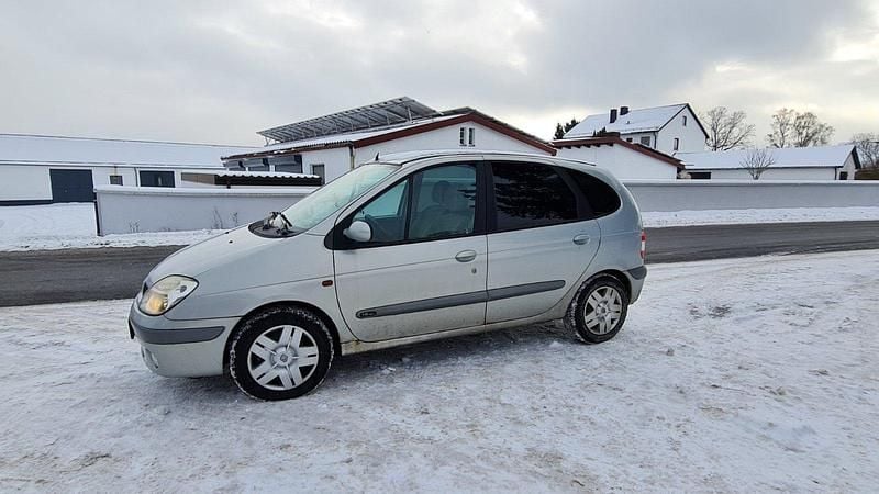 Gebraucht Renault Scénic 107 PS (78 kW) 2002 Silber Van / Kleinbus