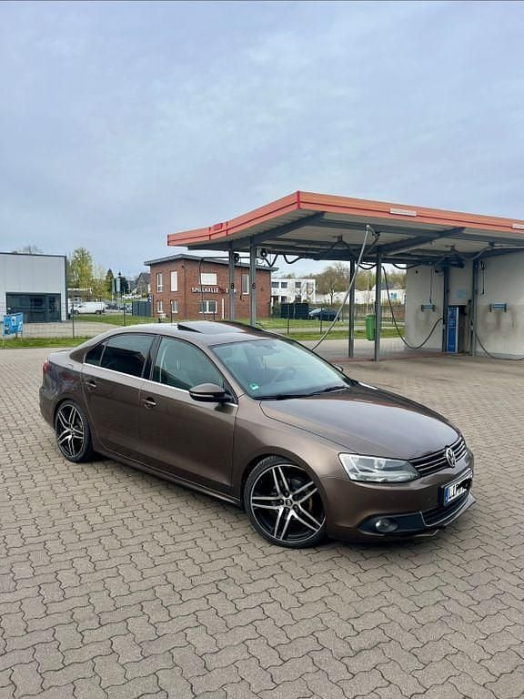 Gebraucht VW Jetta Highline 140 PS (102 kW) 2012 Braun Limousine