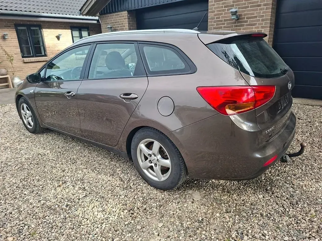 Gebraucht Kia Ceed Sportswagon Edition 7 128 PS (94 kW) 2012 Kombi