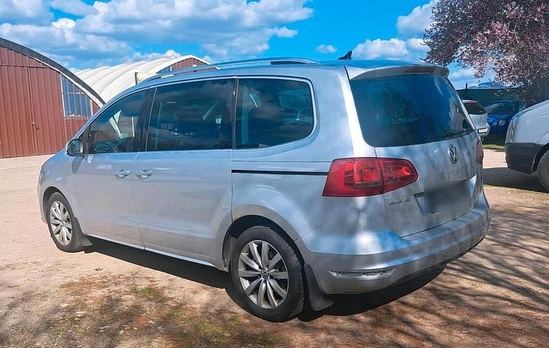 Second-hand VW Sharan 140 CP (102 kW) 2012 Argintiu Monovolum