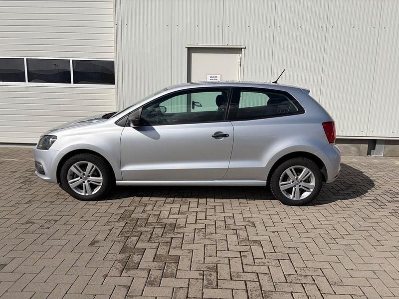 Gebraucht VW Polo Trendline 60 PS (44 kW) 2015 Silber Kleinwagen