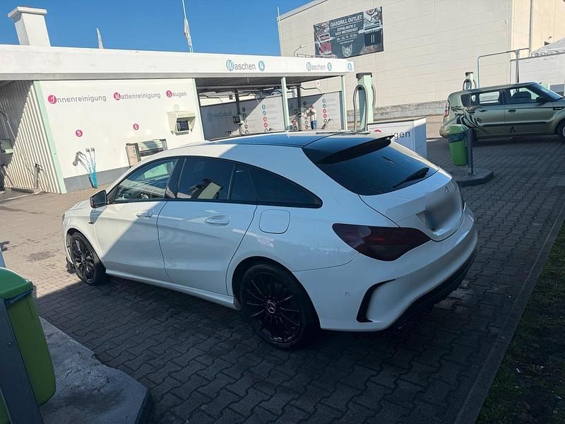 Gebraucht Mercedes CLA200 136 PS (100 kW) 2015 Weiß Kombi