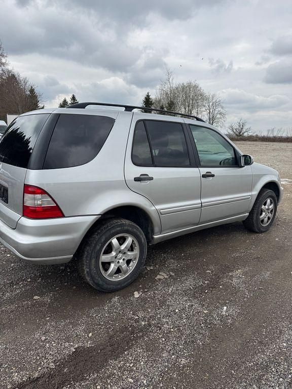 Gebraucht Mercedes ML270 163 PS (119 kW) 2003 Silber SUV