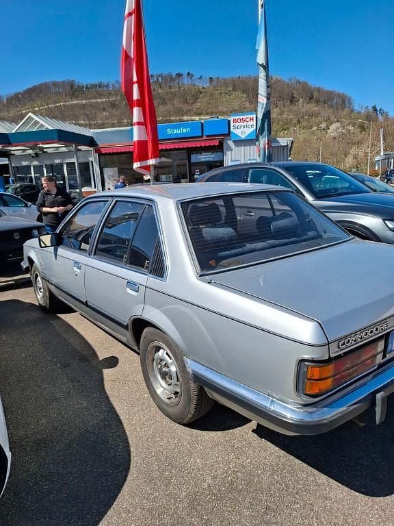 Usado Opel Commodore 131 HP (96 kW) 1982 Prateado Carrinha