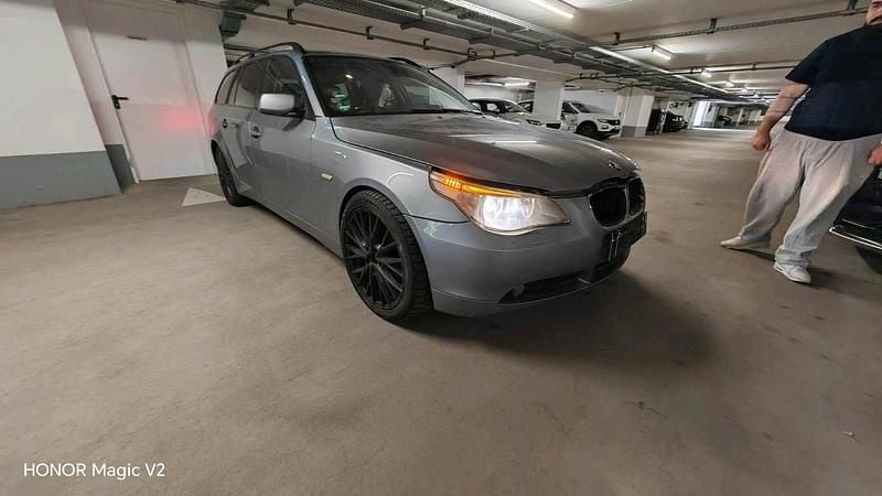 Grau Gebraucht 2025 BMW 535 Kombi | 2.600 € - Bild 1/4