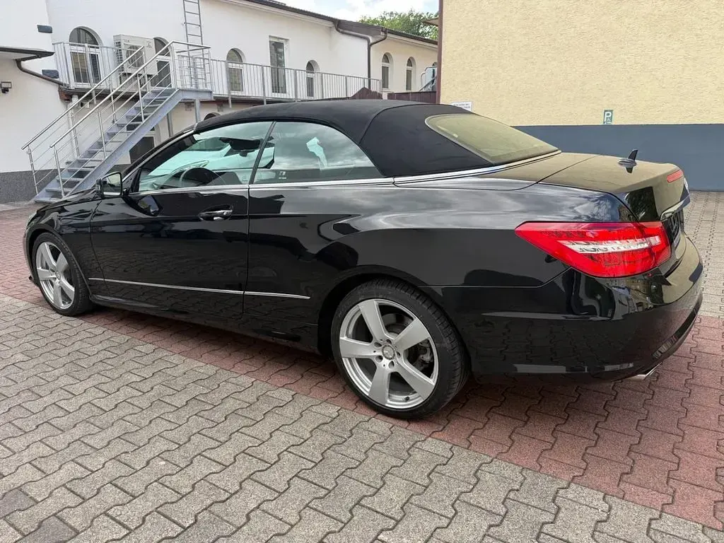 Gebraucht Mercedes E200 AMG 184 PS (135 kW) 2012 Schwarz Cabrio