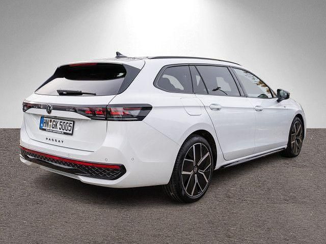 Gebraucht VW Passat R-line 193 PS (141 kW) 2025 Oryxweiß perlmutteffekt grenad Limousine