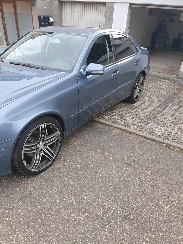 Gebraucht Mercedes E200 189 PS (139 kW) 2007 Blau Limousine