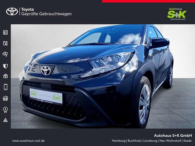 Mysticschwarz mica metallic Gebraucht 2024 Toyota Aygo Business Edition Kleinwagen | 15.979 € (Fairer Preis) - Bild 1/4