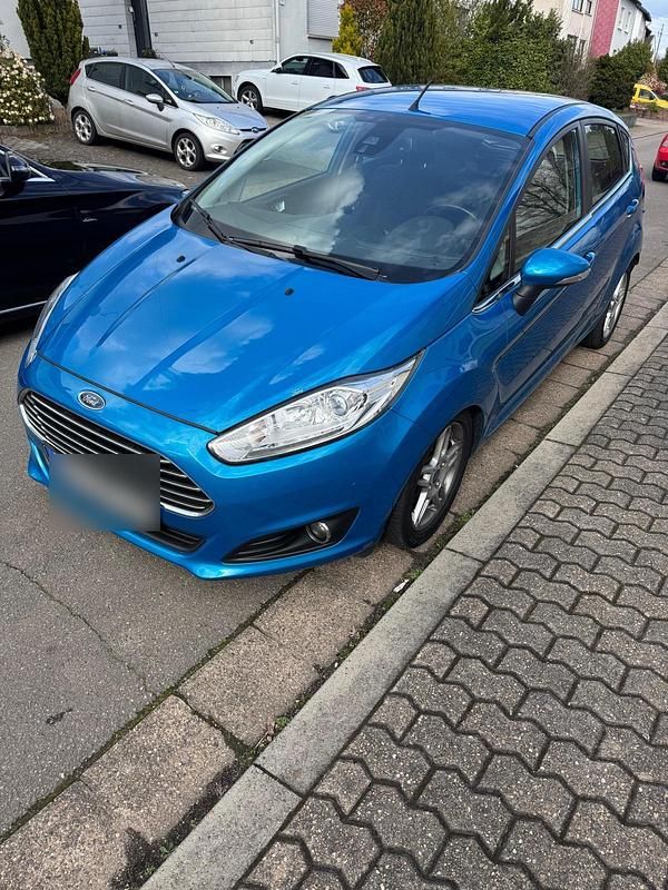 Gebraucht Ford Fiesta 100 PS (73 kW) 2013 Blau Kleinwagen